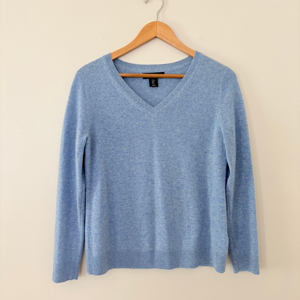Tahari Sweater V-Neck Medium Blue 100% 2-Ply Cashmere Knit Classic Luxury